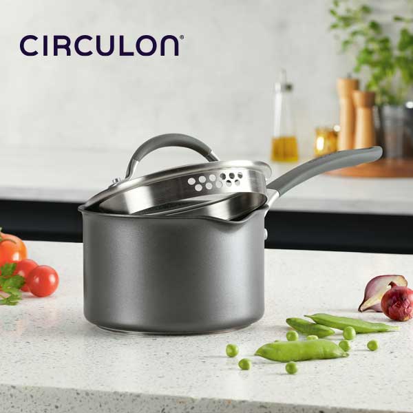 Stielkasserolle mit Siebdeckel