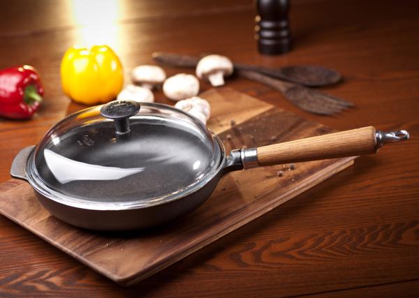 Preview: Ronneby Bruk Maestro Gusseisen Bratpfanne hoch mit Glasdeckel und Eichenholzgriff