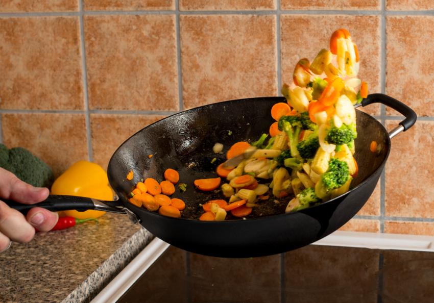 Ronneby Bruk Ultra Light Gusseisen Wok-Pfanne mit silikonummanteltem Griff