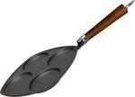 Ronneby Bruk Maestro Gusseisen Eierpfanne 25x25cm mit braunem Buchenholzgriff